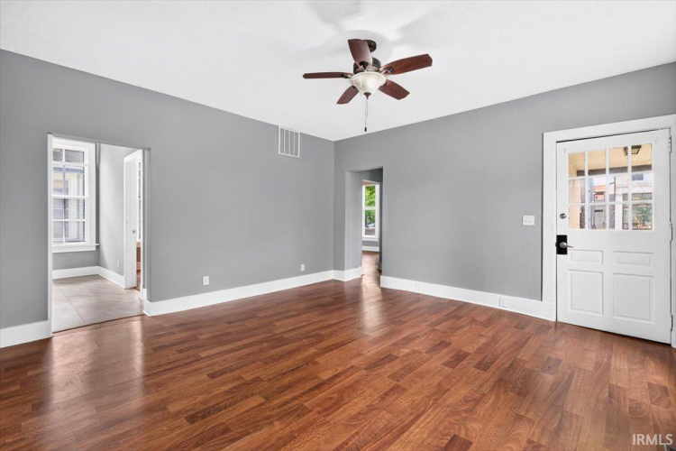 Listing Image 12
