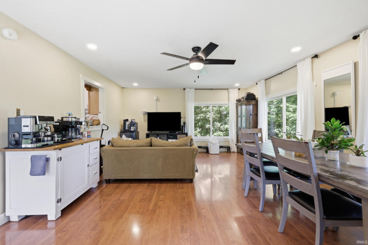 Listing Image 19