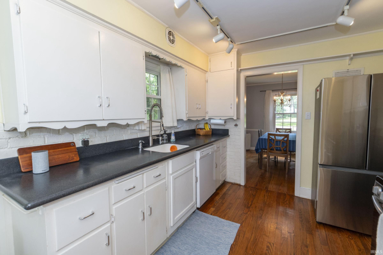 Listing Image 18
