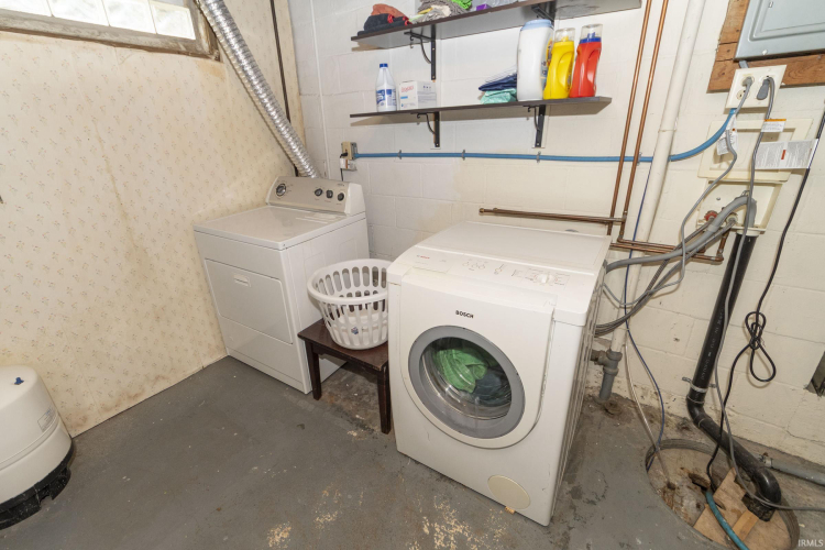 Listing Image 4