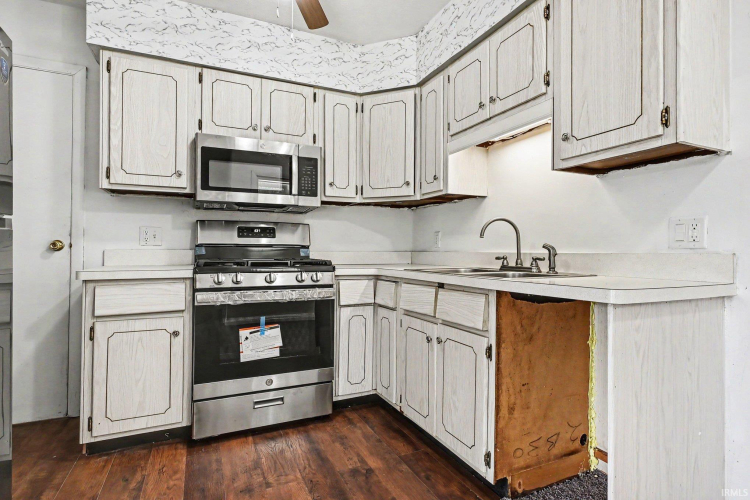 Listing Image 8