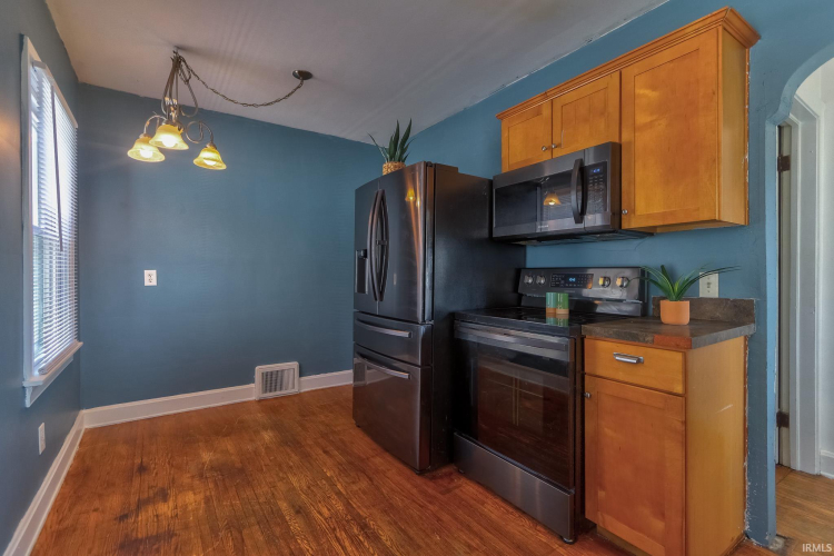 Listing Image 11