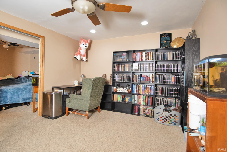 Listing Image 12