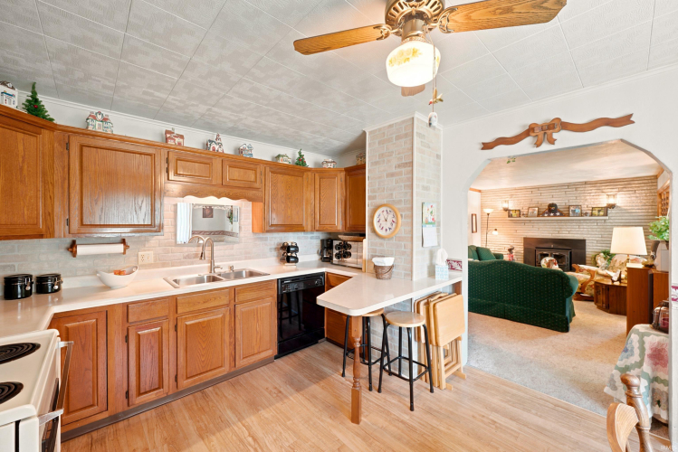 Listing Image 16