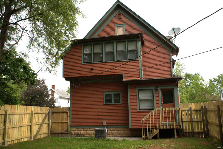 Listing Image 4