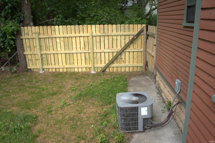 Listing Image 5