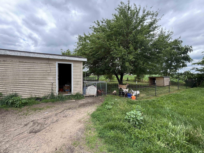 Listing Image 4