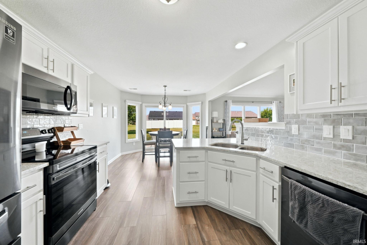 Listing Image 16
