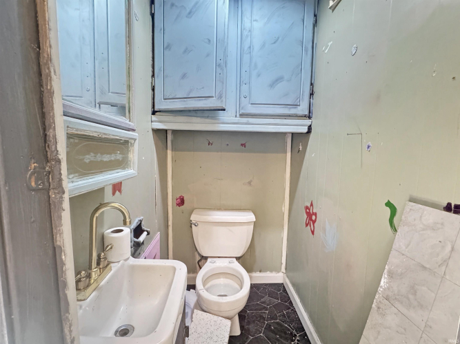 Listing Image 16