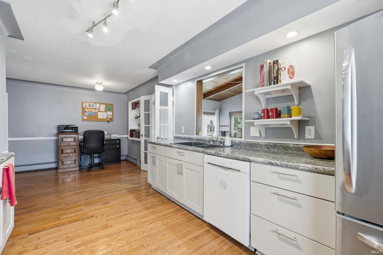 Listing Image 18
