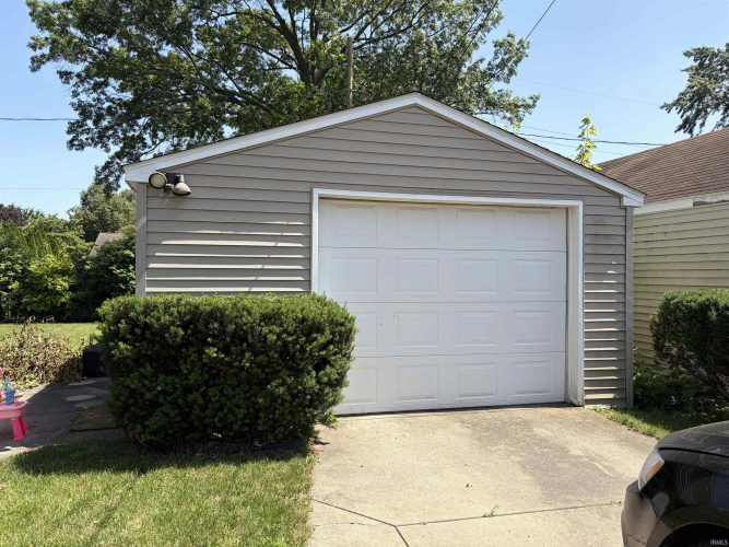 Listing Image 7