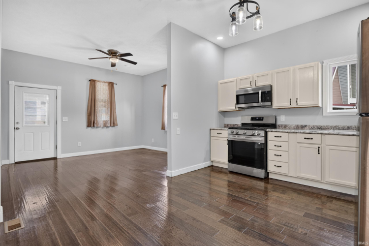 Listing Image 8