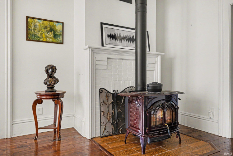 Listing Image 10