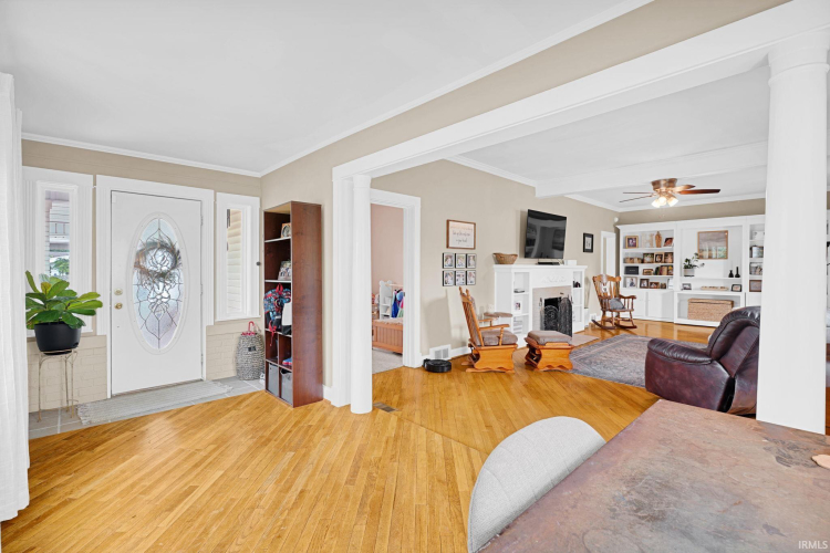 Listing Image 4