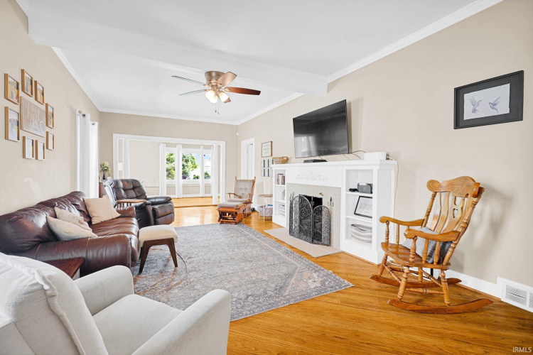 Listing Image 8