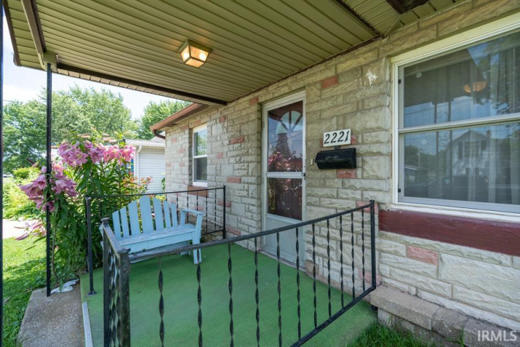 Listing Image 4
