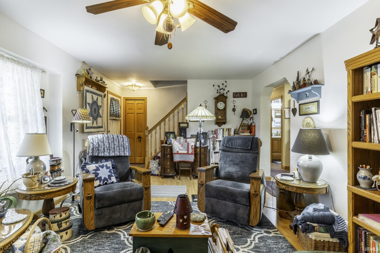 Listing Image 11