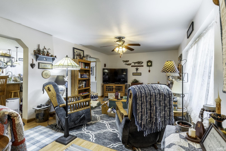 Listing Image 9