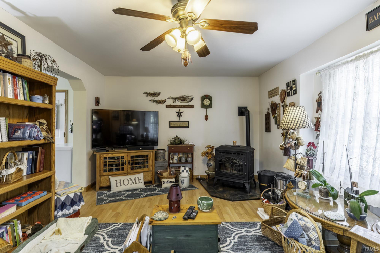 Listing Image 10
