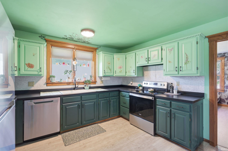 Listing Image 9