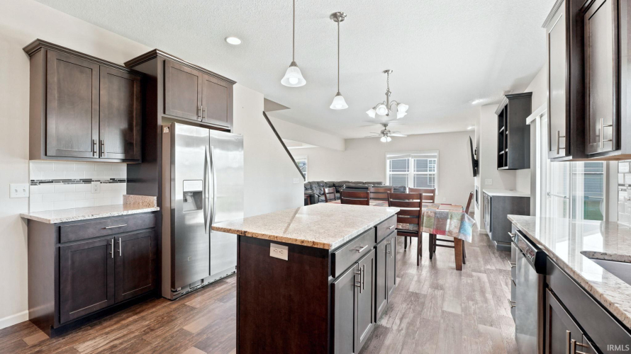 Listing Image 8
