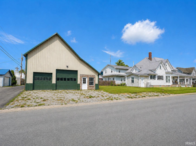 Listing Image 11