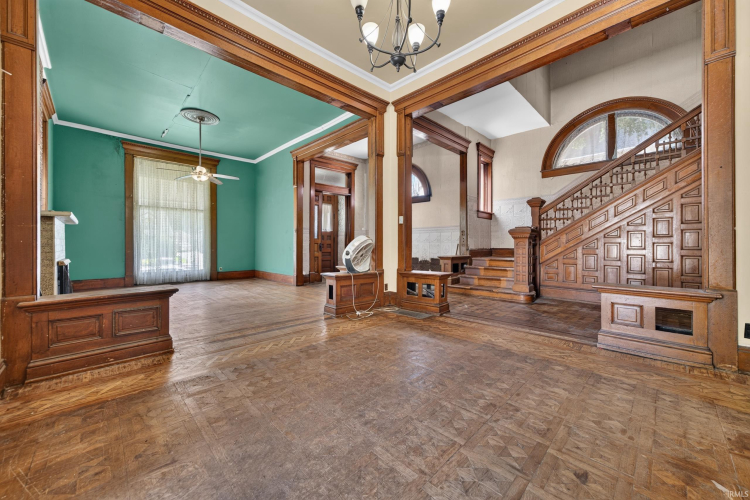 Listing Image 5