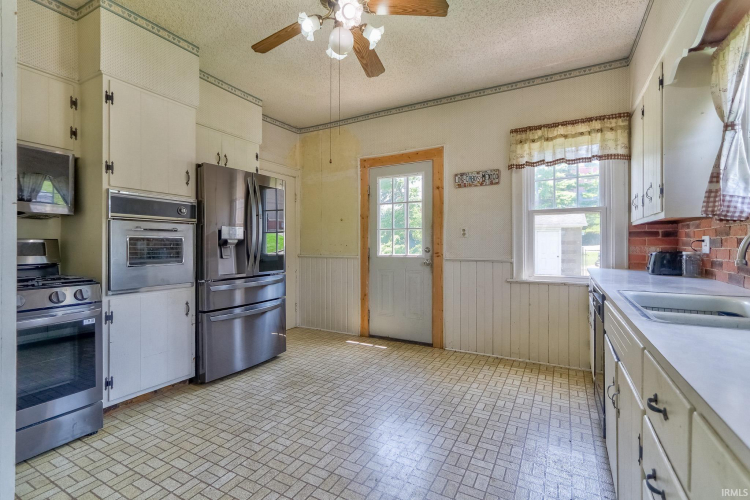 Listing Image 12