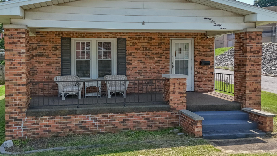 Listing Image 4