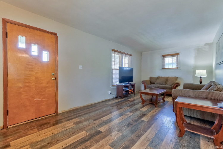 Listing Image 5
