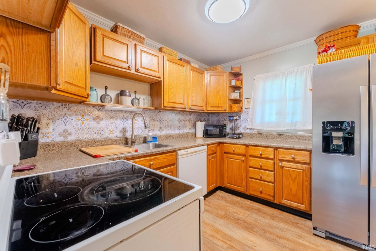 Listing Image 11