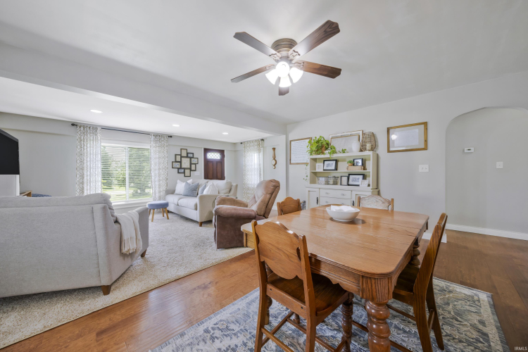 Listing Image 5