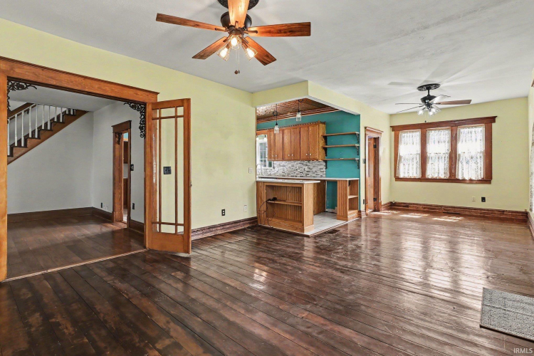 Listing Image 4