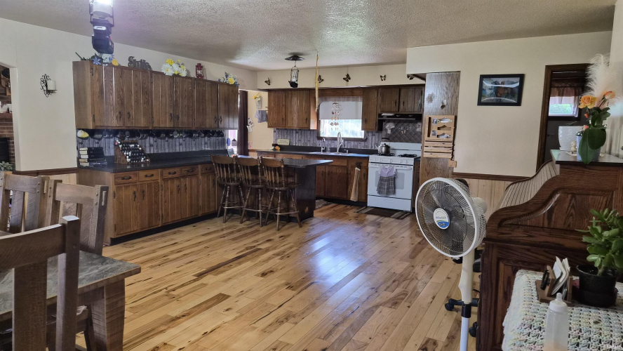 Listing Image 44