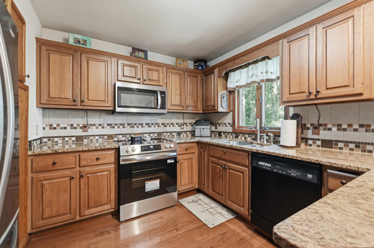 Listing Image 9