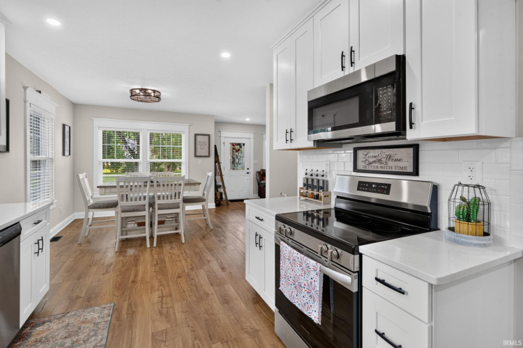 Listing Image 14