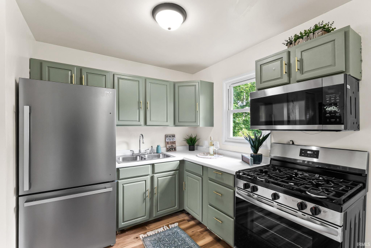 Listing Image 11