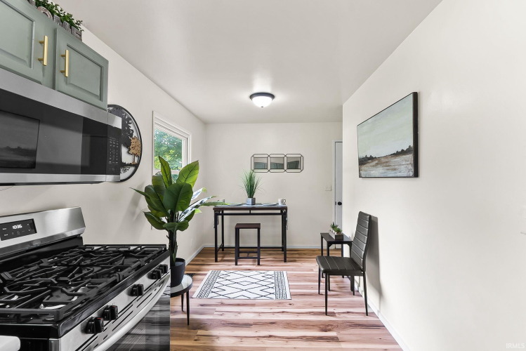 Listing Image 9