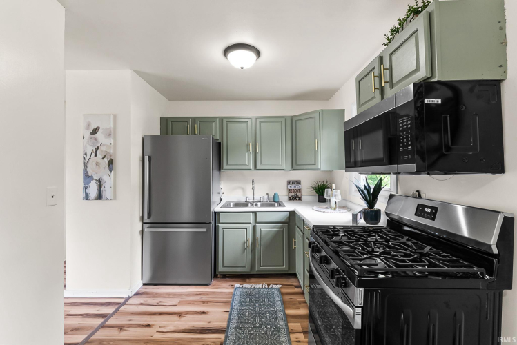 Listing Image 10