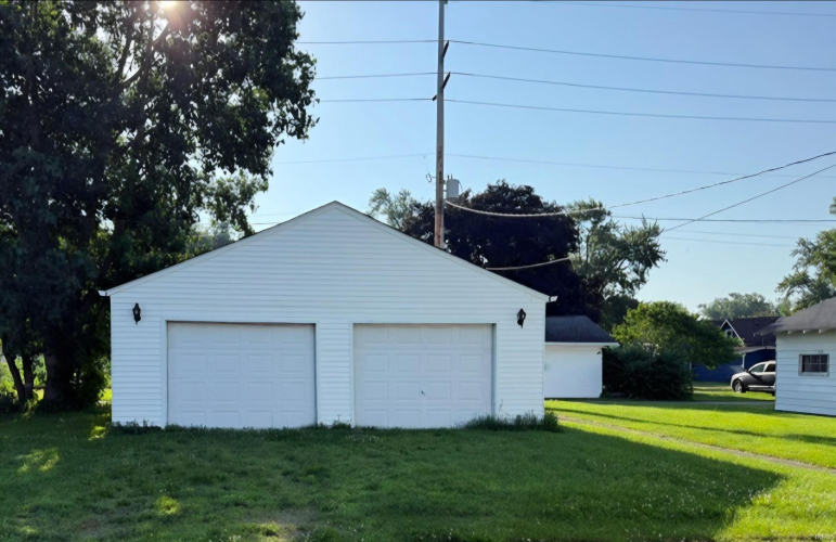 Listing Image 4