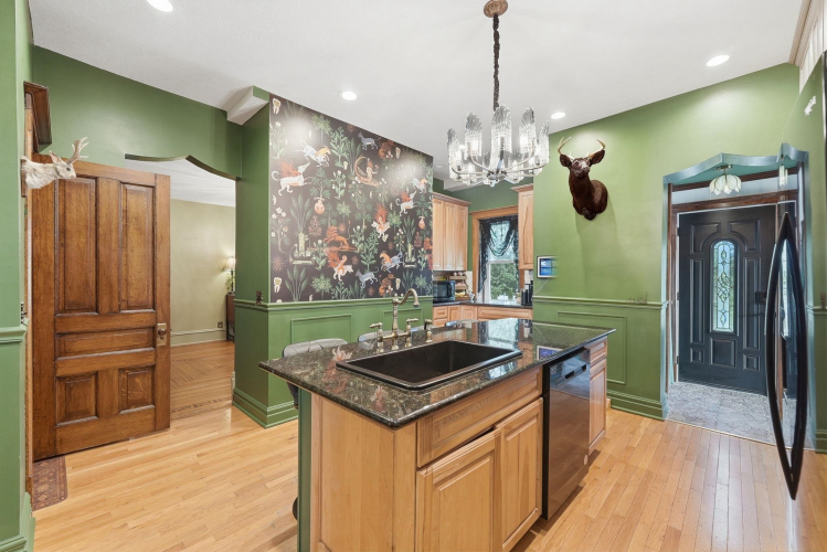 Listing Image 11