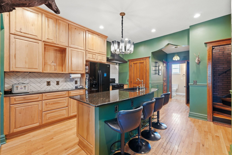 Listing Image 12