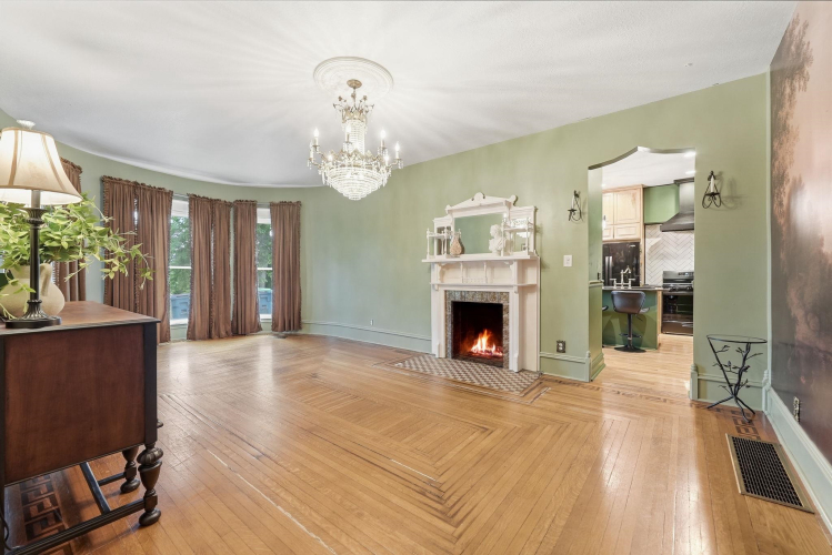 Listing Image 16