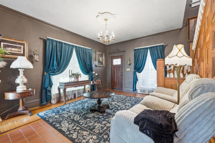 Listing Image 6