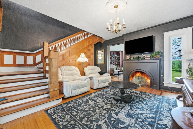 Listing Image 7
