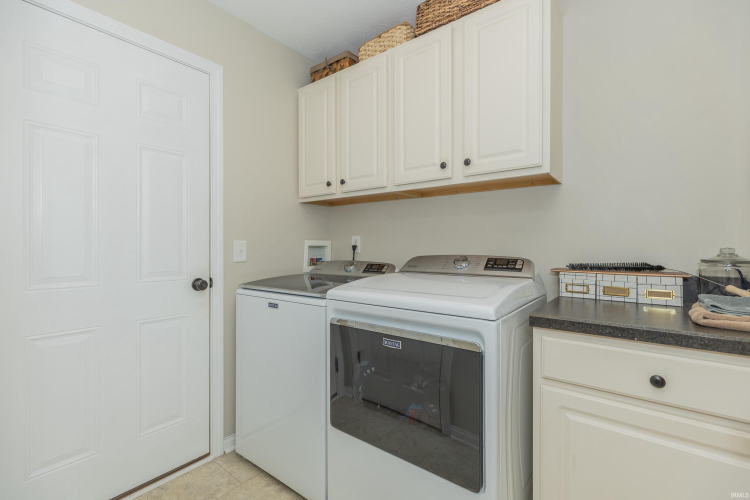 Dusk Clock 10940 SUNSET Drive Mount Vernon IN 47712 (House For Sale) | MLS 202643154