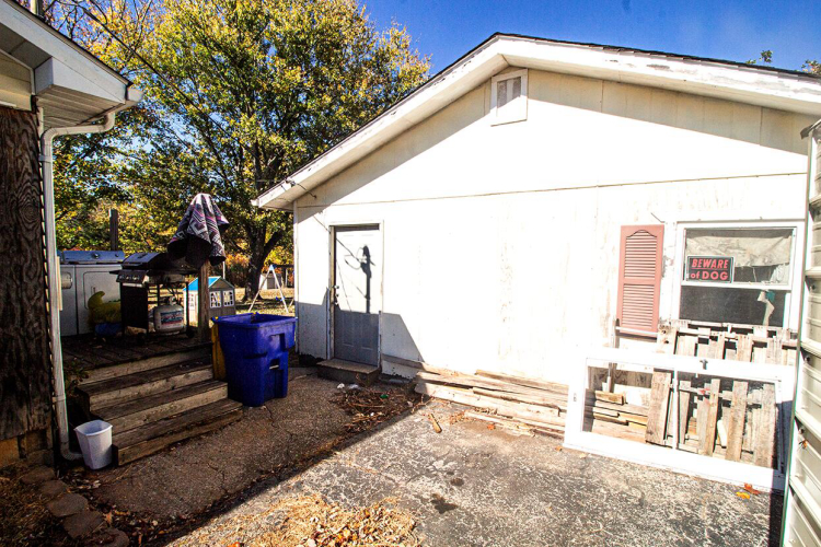 Listing Image 8