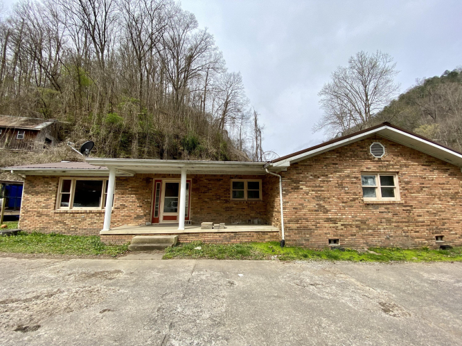 4095 Shelby Dry Fork Shelbiana KY 41562 (House For Sale) MLS 23006713