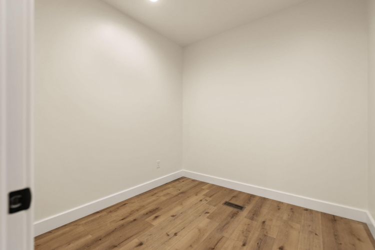Listing Image 51
