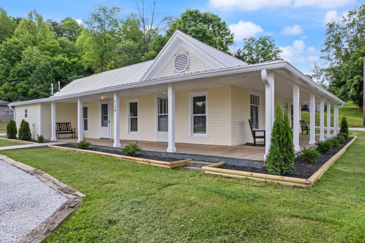 79  Washington Street Campton, KY 41301 | MLS 24011600